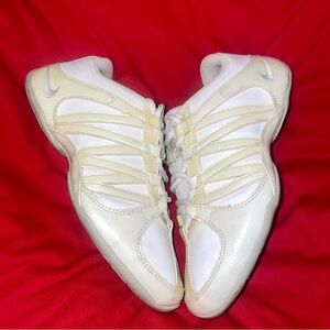 Women’s Nike Cheer Flash Shoes (7.5)